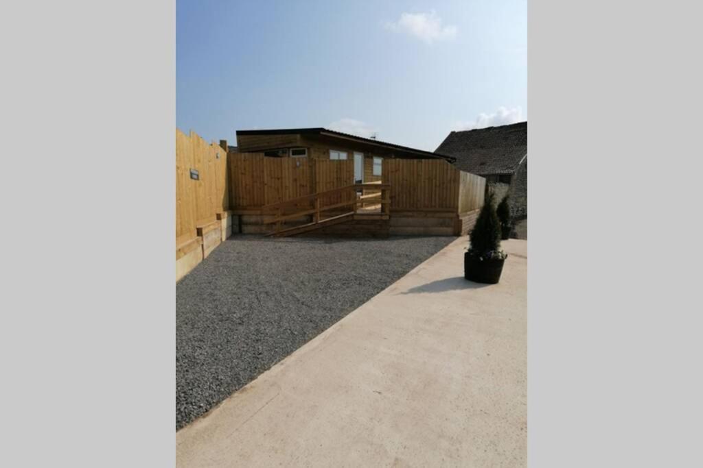 Featheredge Corner Lodge Wells Extérieur photo