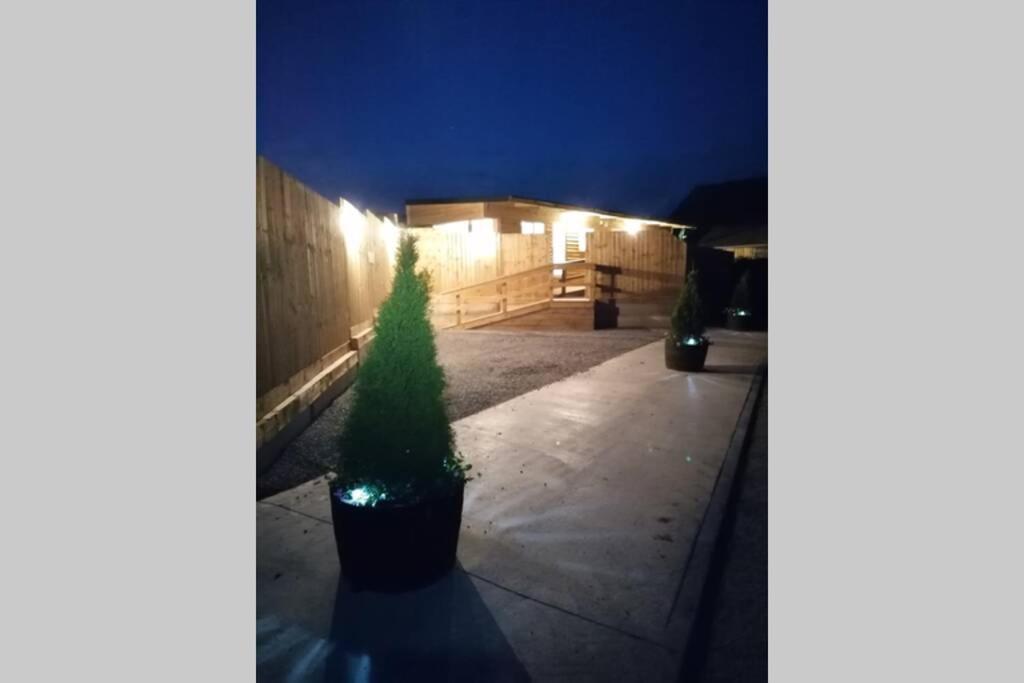 Featheredge Corner Lodge Wells Extérieur photo