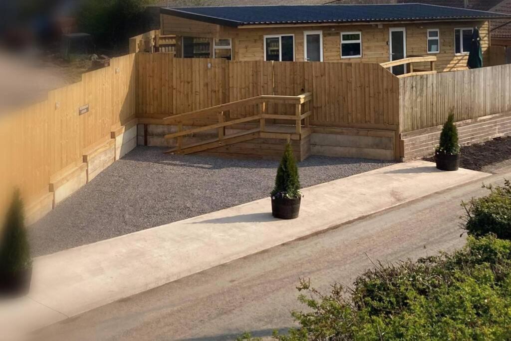 Featheredge Corner Lodge Wells Extérieur photo