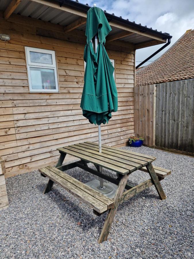 Featheredge Corner Lodge Wells Extérieur photo