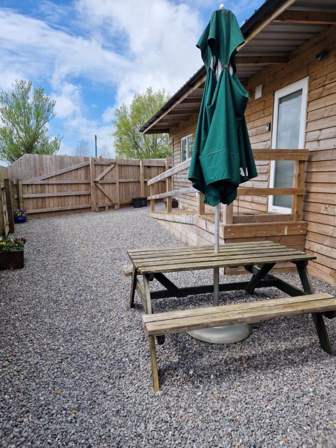 Featheredge Corner Lodge Wells Extérieur photo
