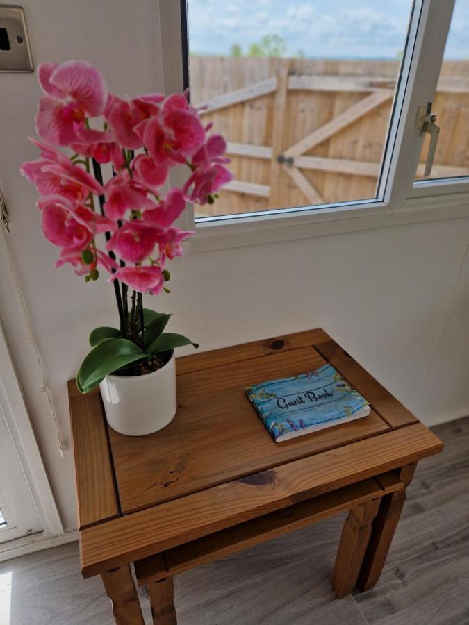 Featheredge Corner Lodge Wells Extérieur photo