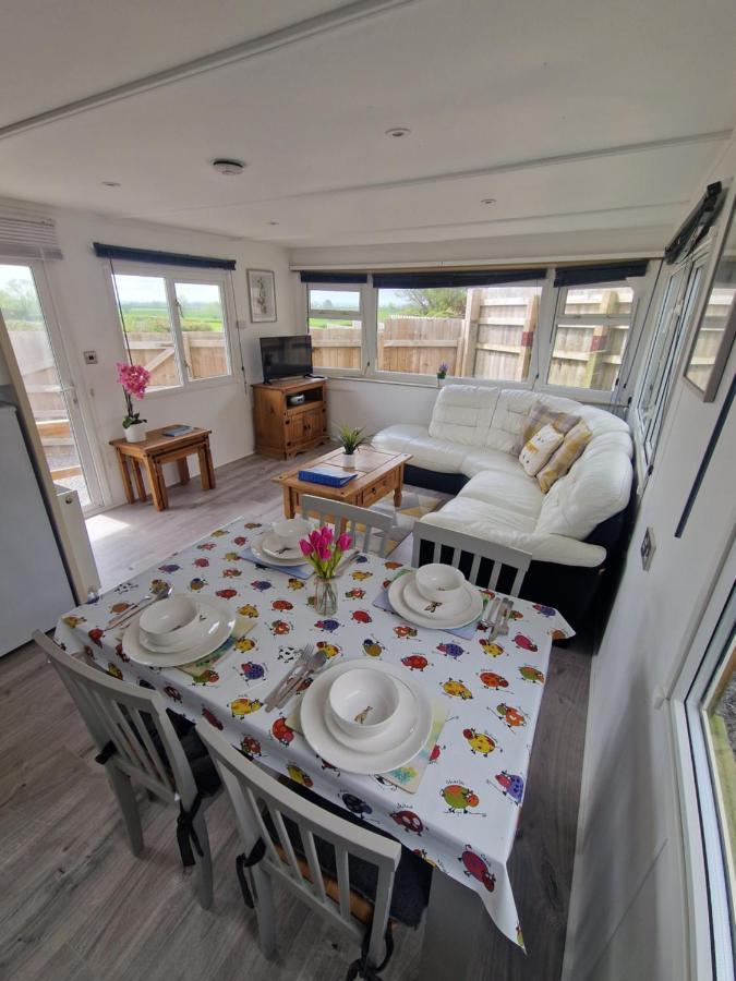 Featheredge Corner Lodge Wells Extérieur photo