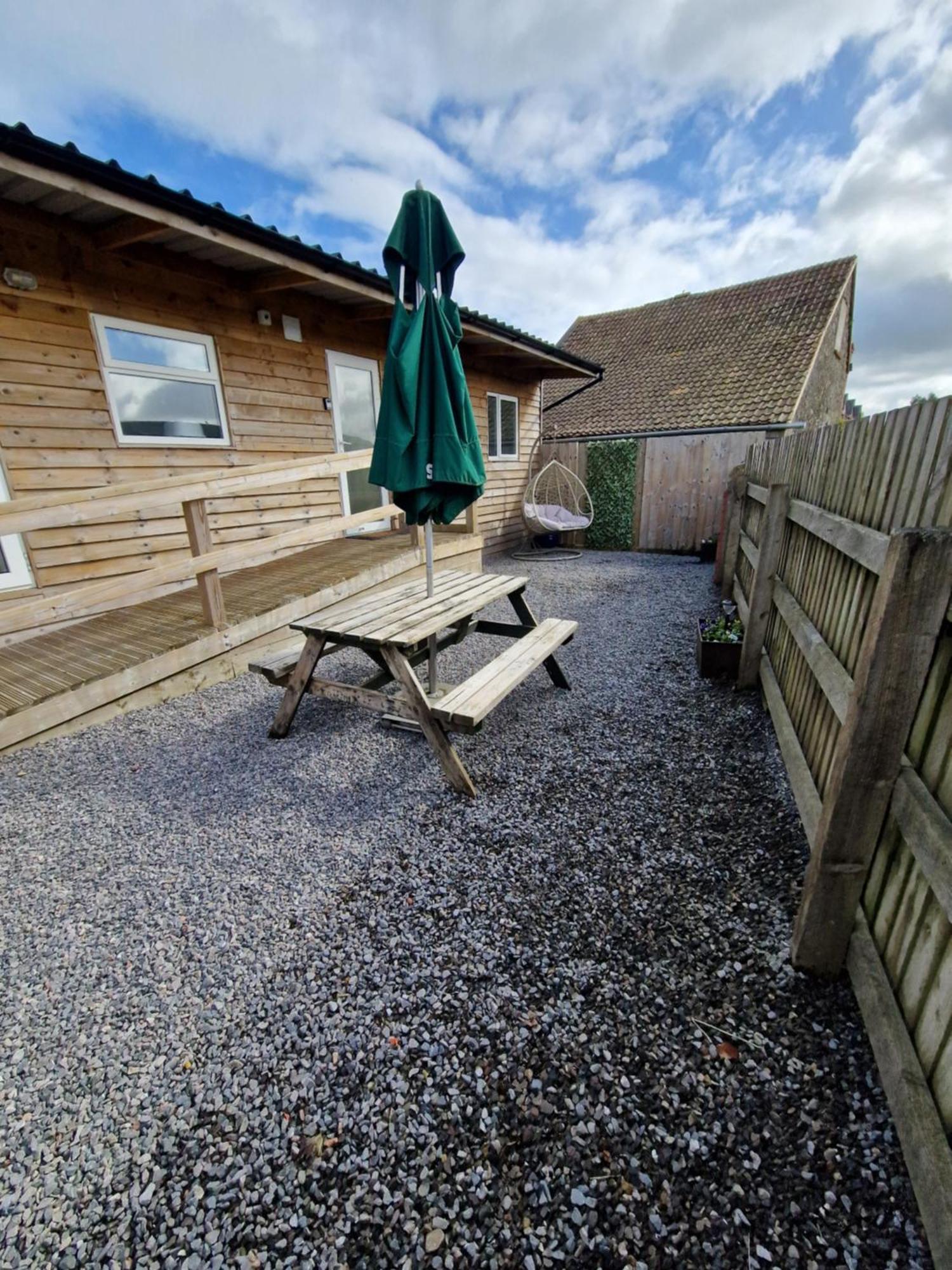 Featheredge Corner Lodge Wells Extérieur photo