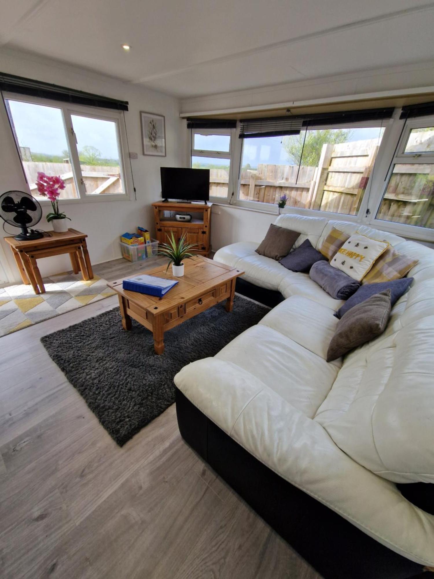 Featheredge Corner Lodge Wells Extérieur photo